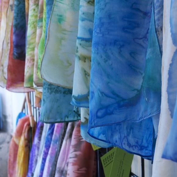 Meet your Posher, Danielle - Picture 3 of 3